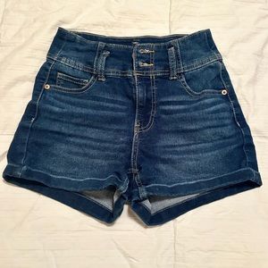 No Boundaries Jean Shorts, size 5
